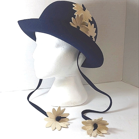 Vintage 'Daisy Chain' Felt Bowler Hat Approx. Circumference 21 in - Picture 1 of 12